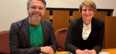 Besprechung zwischen Bürgermeister Glöckner und Professorin Ommert