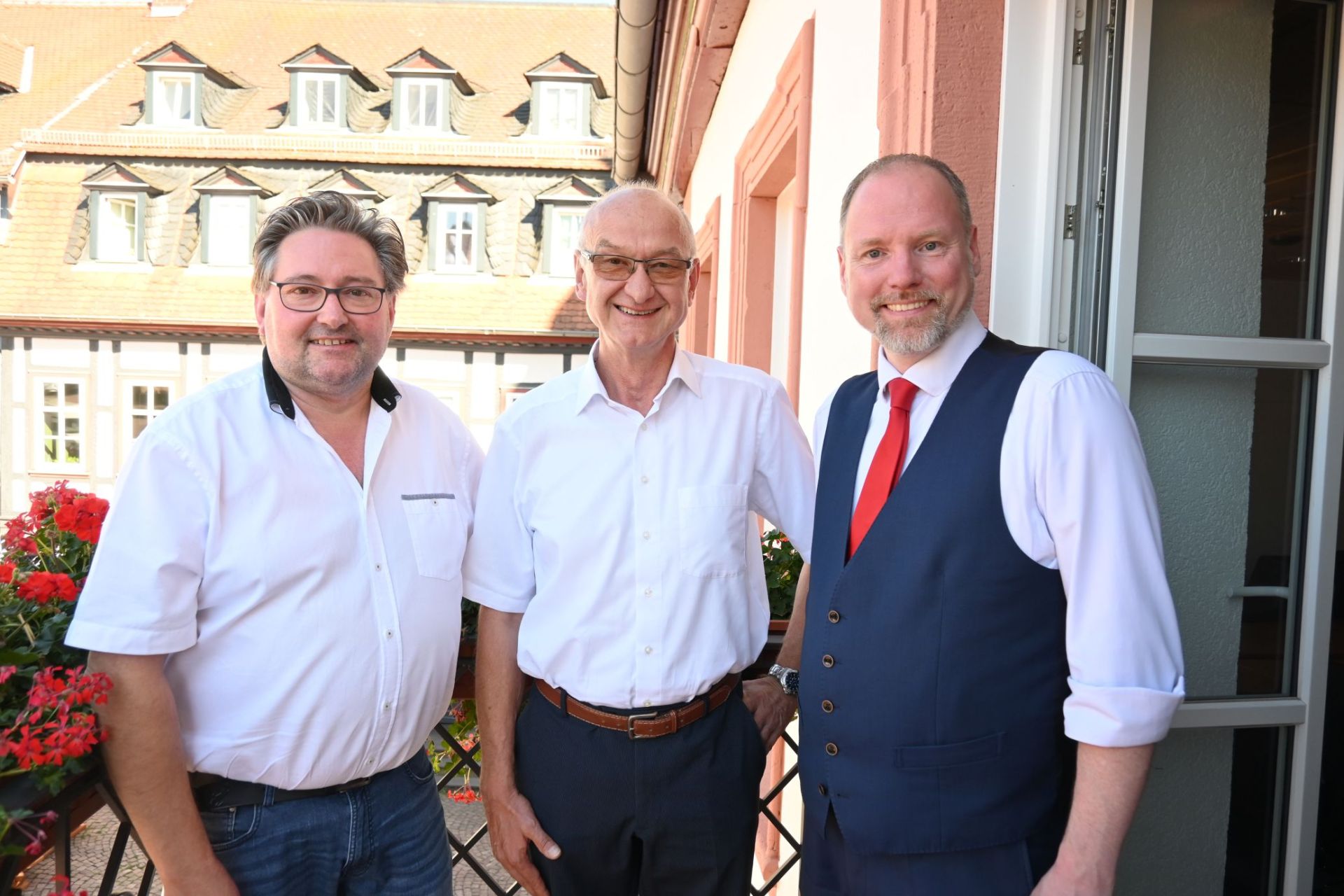 Gruppenbild mit Bürgermeister.