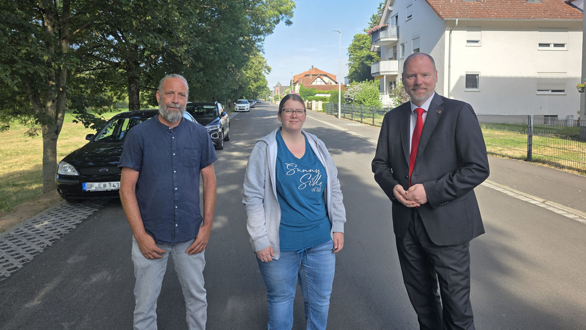 Uferweg saniert Der Bürgermeister mit den für die Baumaßnahme zuständigen Mitarbeitern aus dem Rathaus.