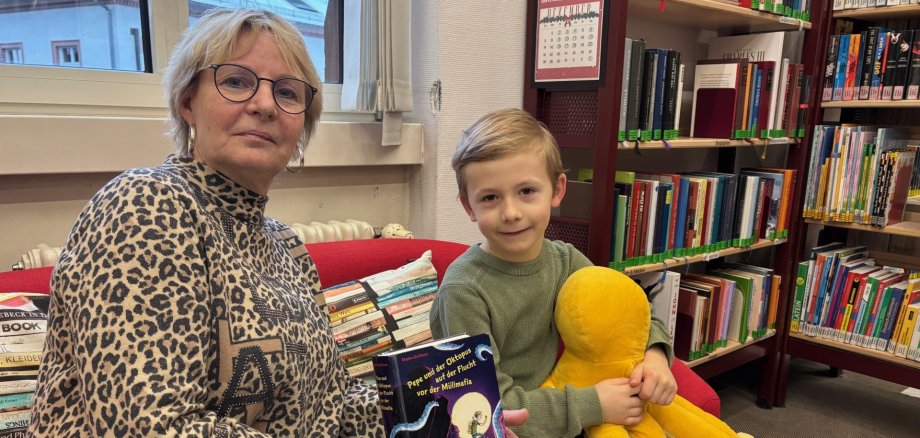 Gewinnübergabe Bücherei