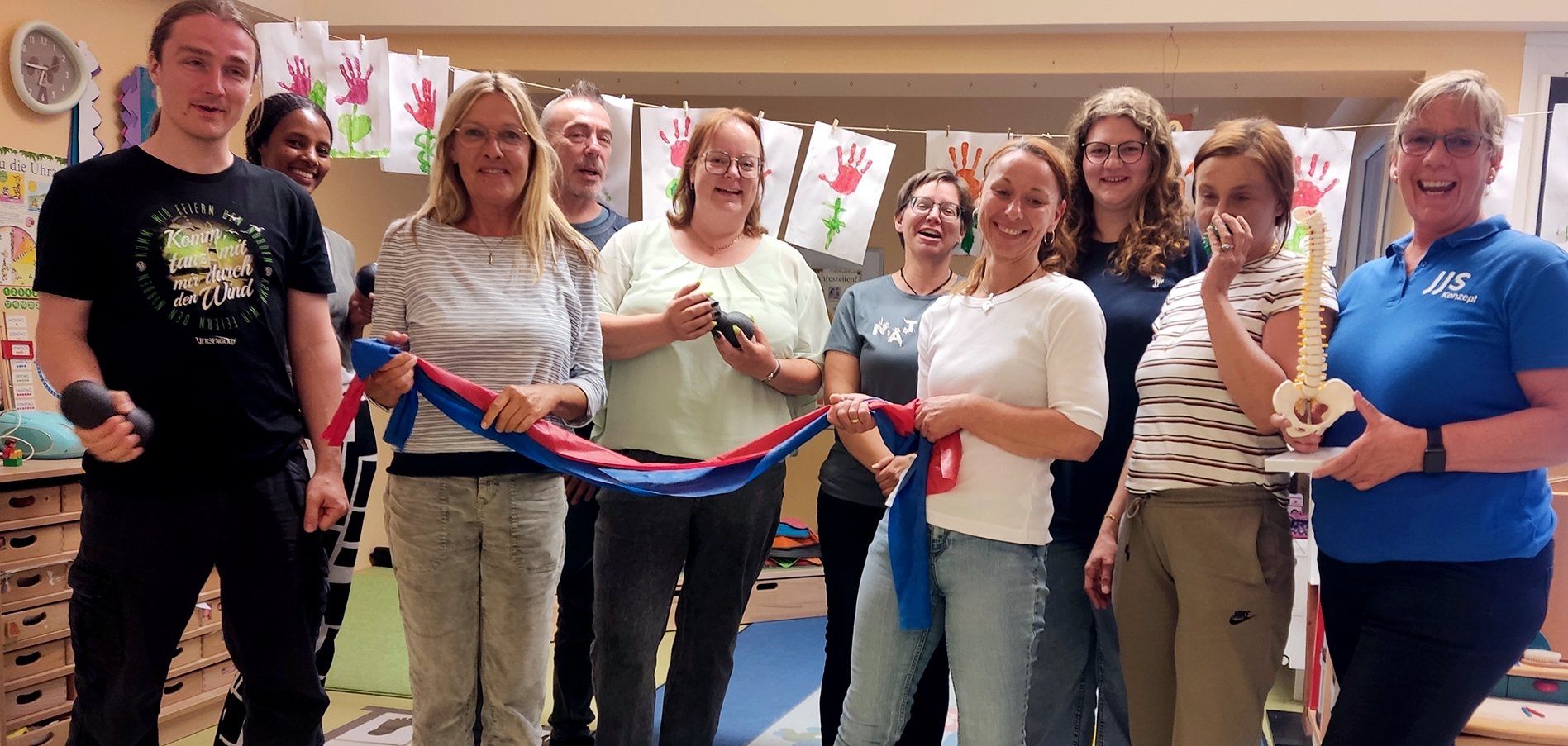 Das Team der Kita in Höchst nimmt an der Rückenschule teil. 