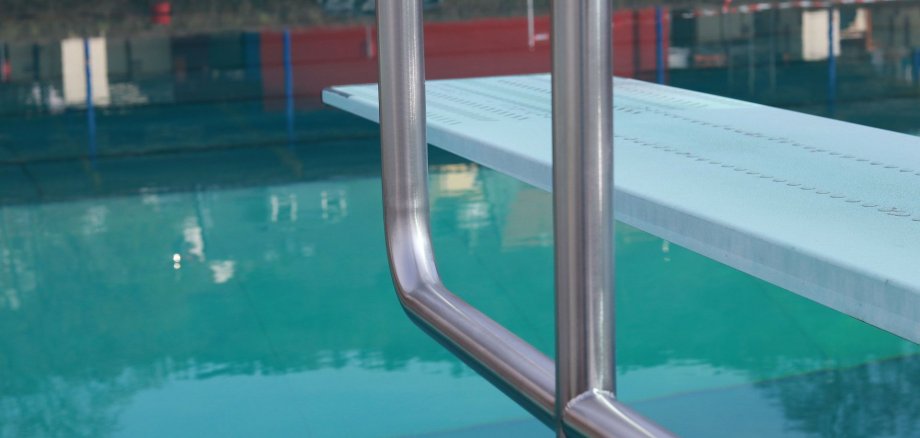 Freibad Sprunganlage Das Ein-Meter-Brett im Freibad.