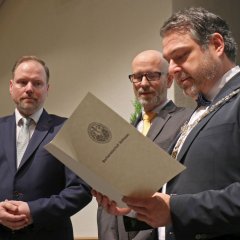 Impressionen der Amtseinführung von Bürgermeister Christian Litzinger - Verlesung der Urkunde.