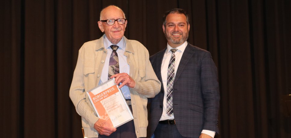 Bürgerpreis Civicum verliehen Karl Breidenbach und Bürgermeister Daniel Glöckner (rechts).