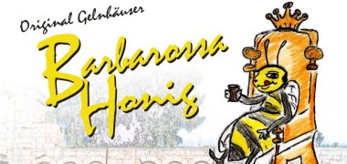 Den Hintergrund bildet ein gemalter Ausschnitt der Kaiserpfalz. Auf einem Thron sitzt im Vordergrund eine comicartig gezeichnete Biene. Der Schriftzug Barbarossa-Honig verweist auf Original Gelnhäuser Honig.