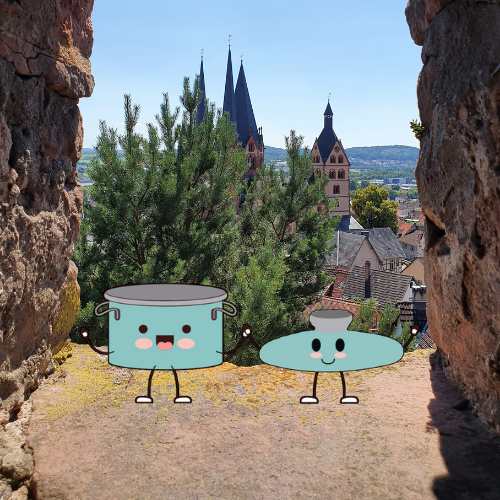 Grobbe un Deggel Grobbe un Deggel - Symbolfiguren im Fenster eines alten Gemäuers
