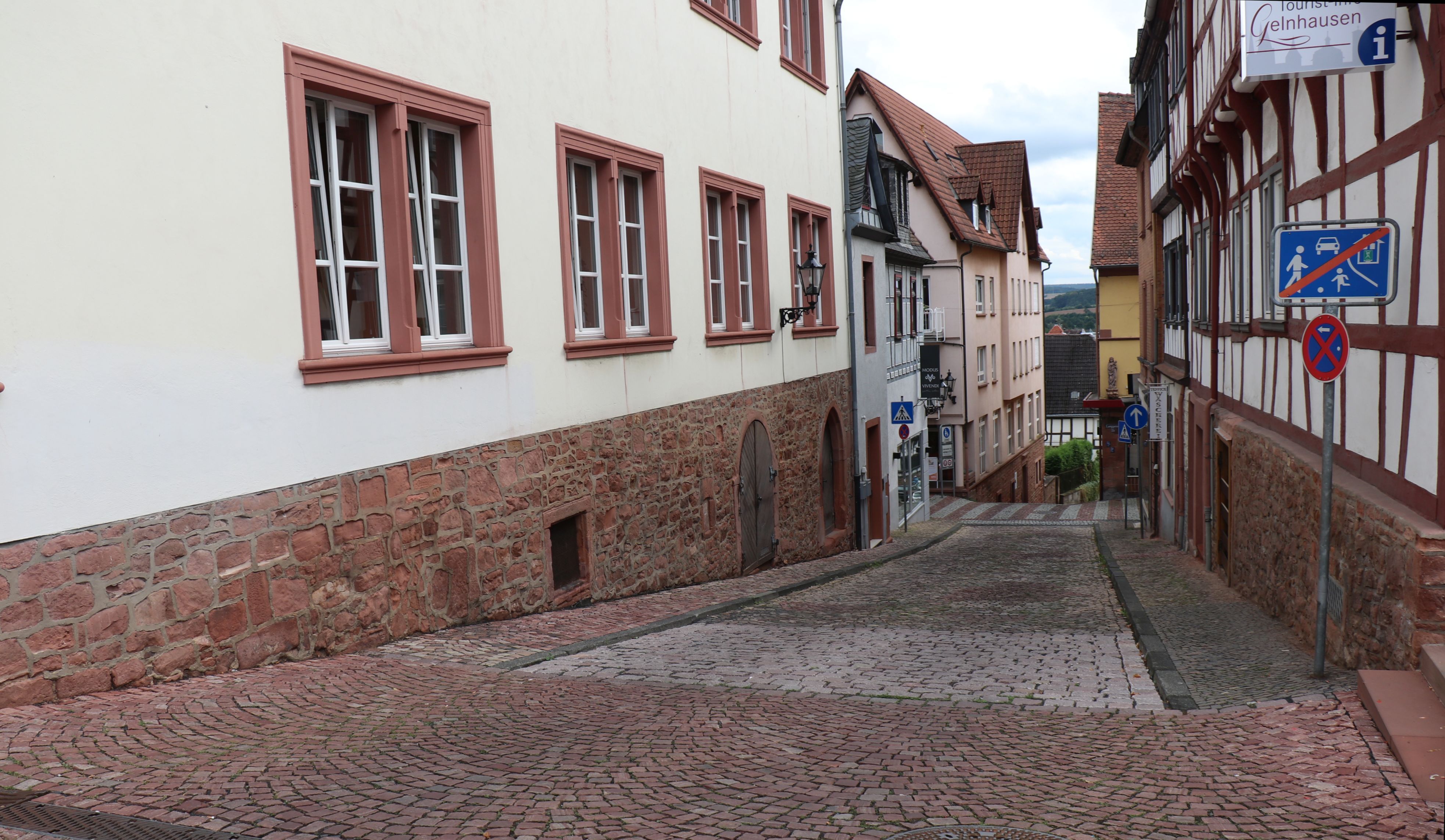 Blick bergab in die Kuhgasse, die vom Obermarkt bis zur Berliner Straße führt.