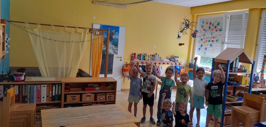 Die Kinder der Sonnenscheingruppe in ihrem renovierten Raum. 