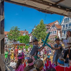 Szenen von der Theateraufführung.