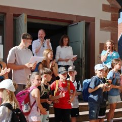 Kindersommer 2026 Die Kinder werden bei der Eröffnung in ihre Altersgruppen eingeteilt.