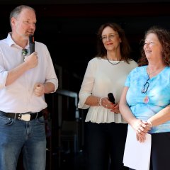 Kindersommer 2026 Eröffnung mit Bürgermeister Christian Litzinger, Teamleitung Sonja Funfack und Abteilungsleitung Kinderbetreuung, Heike Schmidt (Mitte).