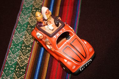 Krippenausstellung Jesu Geburt in einem peruanischen Taxi.