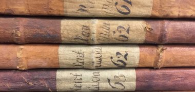 Stadtbücher Stadtgeschichte Gestapelte Gelnhäuser Stadtbücher, die online kartiert wurden und auf Anfrage im Stadtarchiv eingesehen werden können.