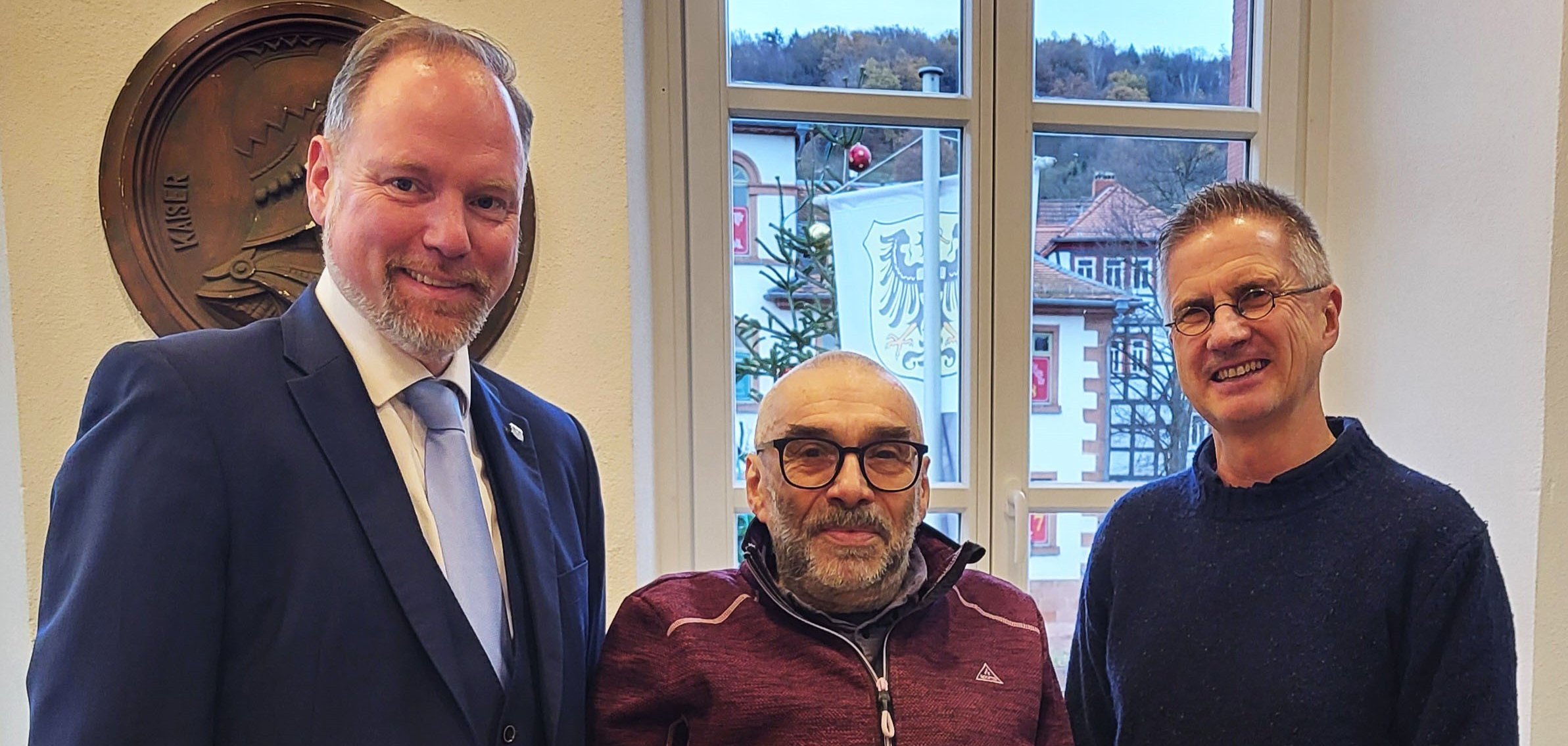 Dieter Klumb, Bürgermeister Christian Litzinger und Erster Stadtrat Volker Rode im Büro des Bürgermeisters im Rathaus.