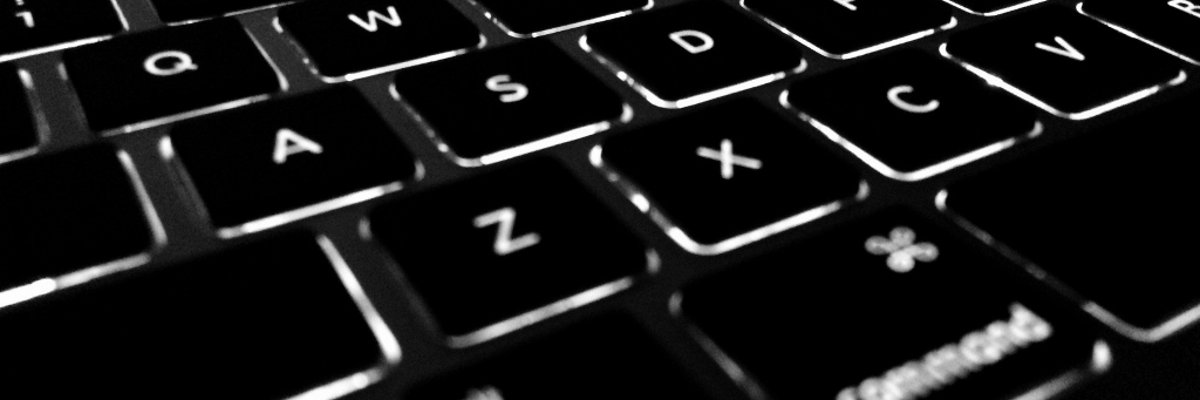 Nahaufnahme einer schwarzen Tastatur